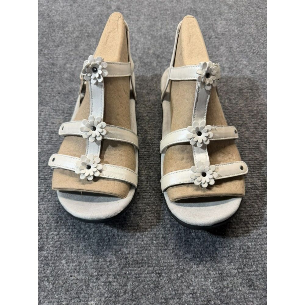 Jambu Women's 11M White Floral T-Strap Sandals Memory Foam All-Terra NWOB